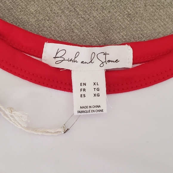 NWT Graphic Top - Picture 2 of 2